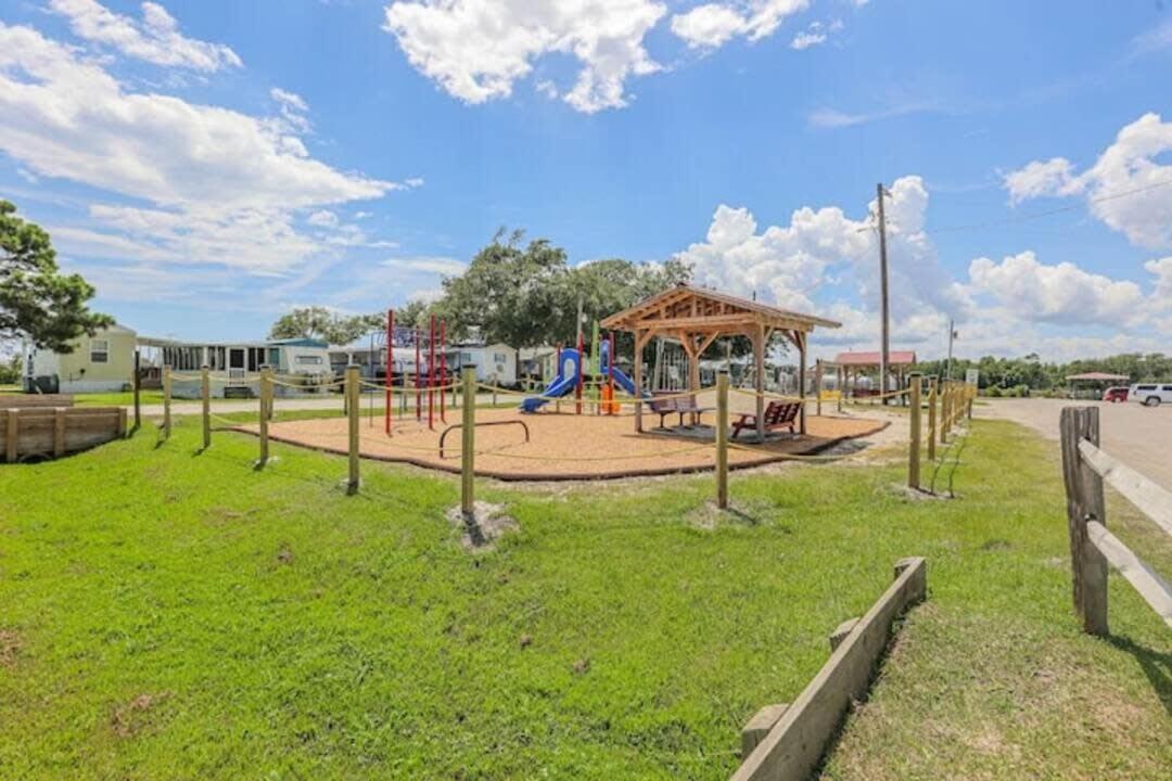 Surf City 2Br Park Home With Waterfront View And Parking Exterior photo