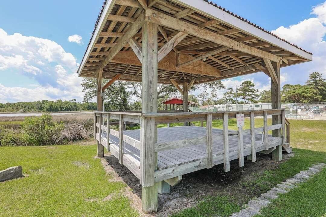 Surf City 2Br Park Home With Waterfront View And Parking Exterior photo